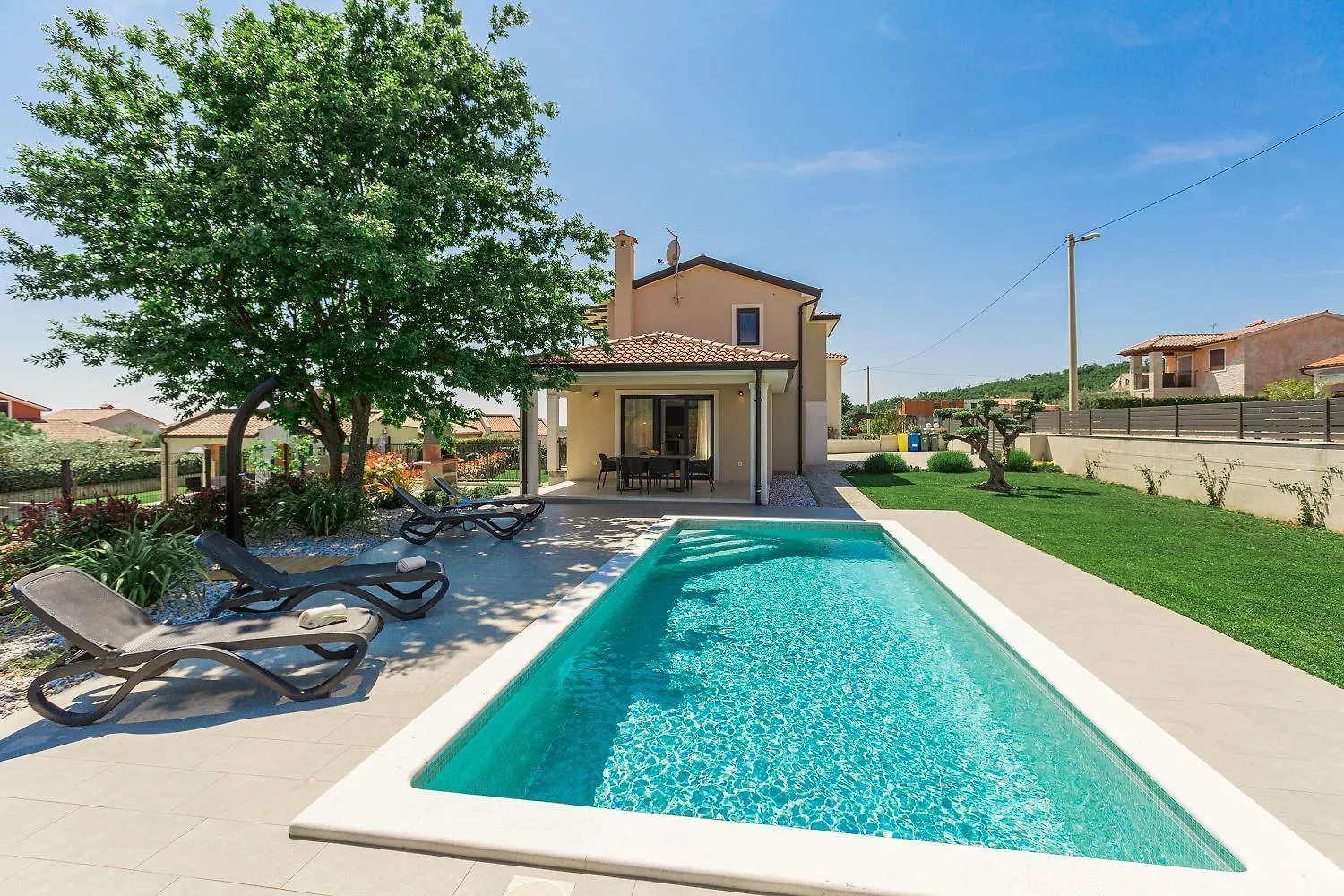 度假居 Moderne Villa Mit Privatpool, Meerblick, Babybett, Bbq, Klimatisierte Schlafzimmer - Perfekt Zum Biken Radmani